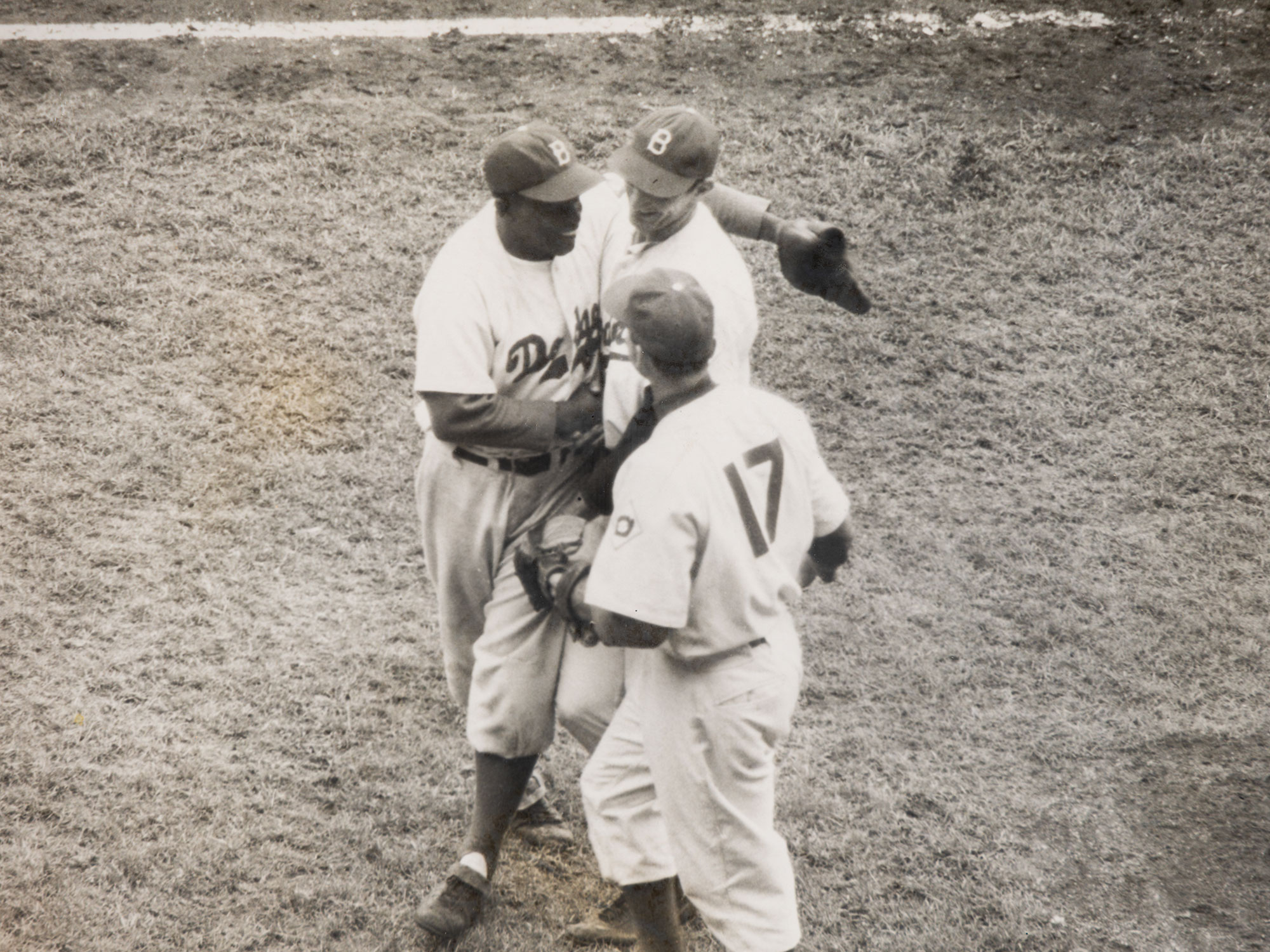 Photo of Jackie Robinson on the baseball field.